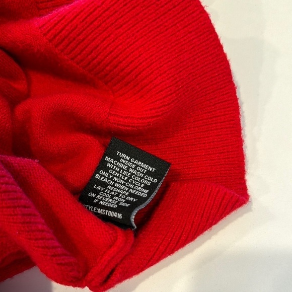 32 Degrees Red Crew Neck Graphic Sweater - Picture 5 of 6